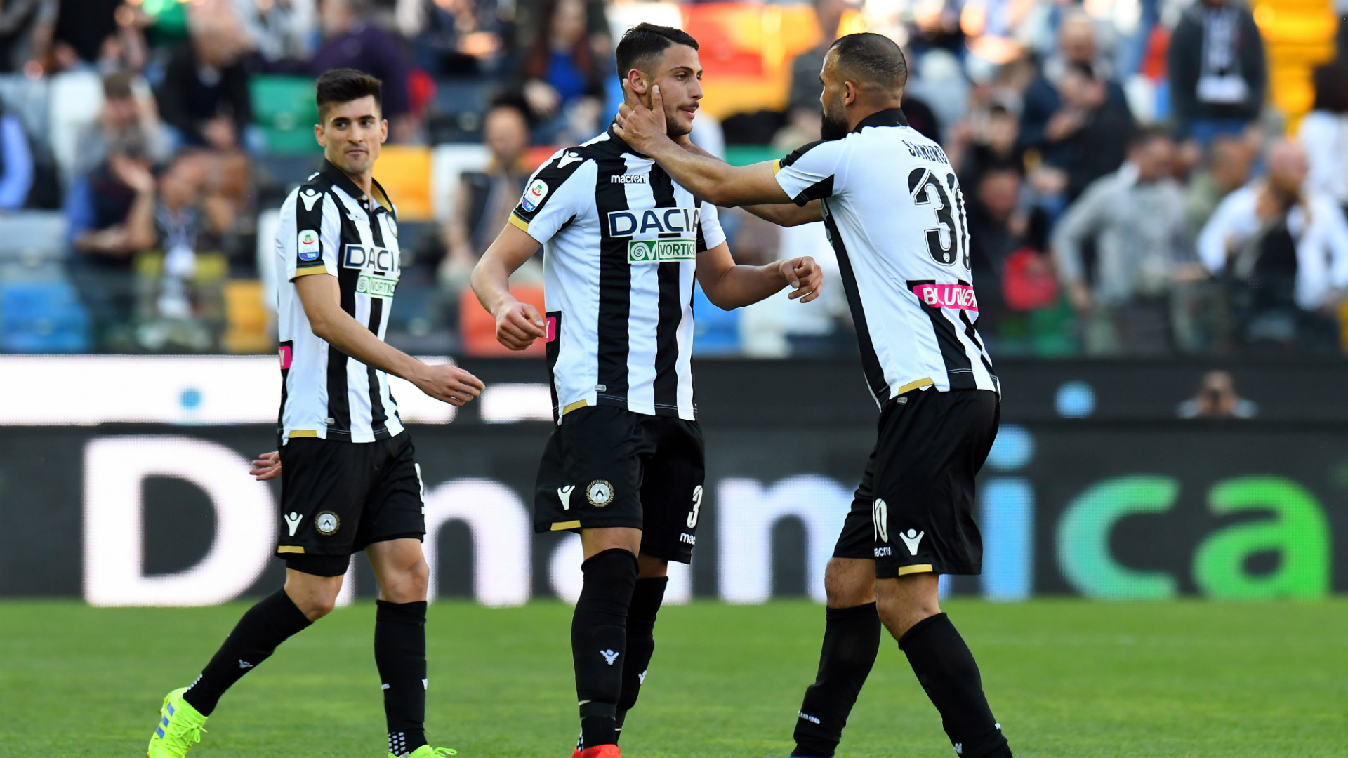 包含集结日足总杯焦点战，辽宁本钢更衣室发声，话题不断，球队文化再被提及的词条米兰